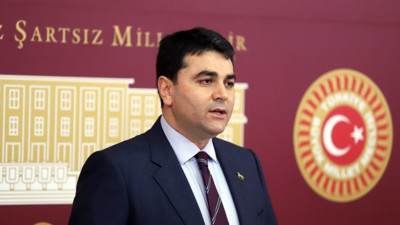 Gültekin Uysal: Demokrasi bizler için bir gömlek değildir