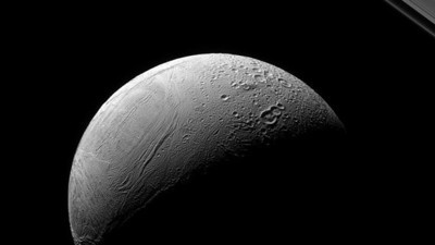 Satürn'deki kaplan sırtı sırrı çözüldü