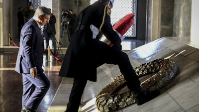 Gelecek Partisi Genel Başkanı Ahmet Davutoğlu Anıtkabir’i ziyaret etti