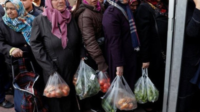 Tüketici güven endeksi 3 ay sonra geriledi