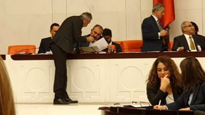 CHP'li vekil, Adalet Bakanı'na yolsuzluğun tutanağını verdi!