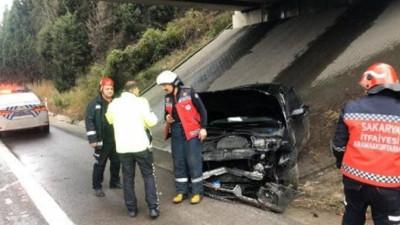 AKP'li Mahir Ünal'ın makam aracı kaza yaptı
