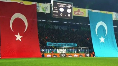 Çaykur Rizespor taraftarı Doğu Türkistan'ı unutmadı