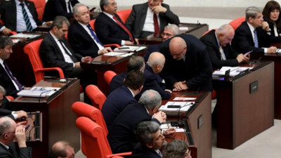 Meclis'te dikkat çeken sohbet!