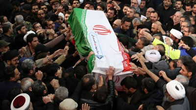 Süleymani için Tahran'da tören: Hamaney'in gözyaşları...