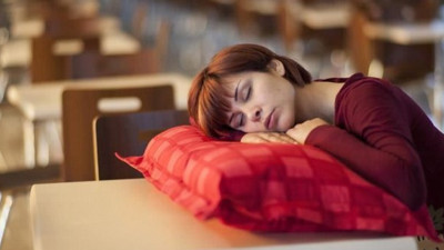 Uyku bozukluğunuzun sebebi yağlı dil olabilir!