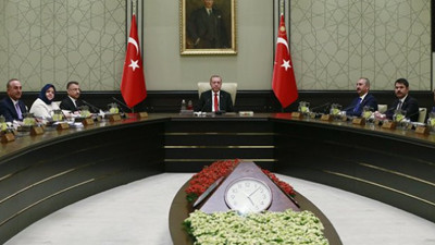 AKP’li vekillerden bakanlara tepki: “Ayrı bir yönetici sınıf gibi davranıyorlar”