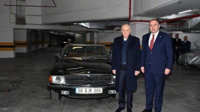 Devlet Bahçeli bir klasik aracını daha hediye etti
