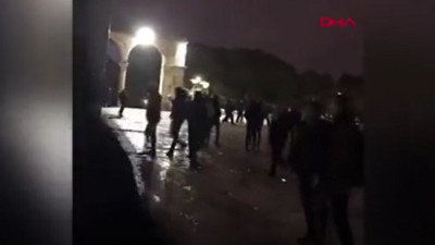 İsrail polisinden Mescid-i Aksa’ya baskın!