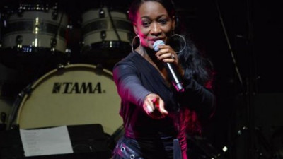 Dünyaca ünlü şarkıcıdan Elazığ mesajı