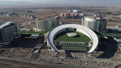 İktidarın övündüğü Erzurum Şehir Hastanesi şimdiden göçtü!