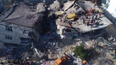 Yeni Şafak yazarı: "Deprem vergilerini sorgulamak hakkımız"