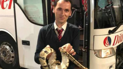 Yolcu otobüsünde piton paniği!