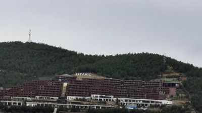 Yanan orman arazisine otel!