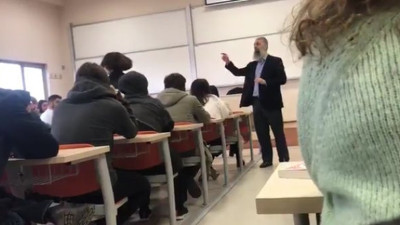 Öğrenciler çocuk evliliğini savunan Bedri Gencer'i protesto etti