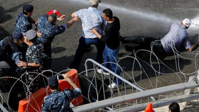 Lübnan’da protestolar sürüyor