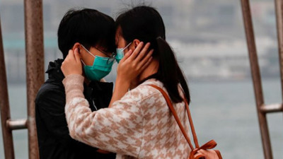 Coronavirüsle savaşan Çin'de sevgililer günü hediyeleri değişti