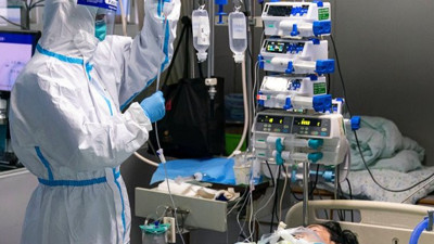 Coronavirüs doktorları da ele geçirdi...