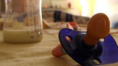 Annelere biberon ve emzik uyarısı!