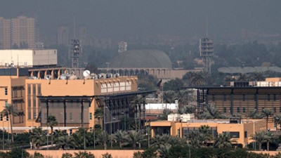 ABD elçiliği yakınına füze düştü