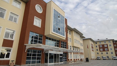 Kartal Anadolu İmam Hatip Lisesi’nin etkinliğinde Türkçe yer almadı