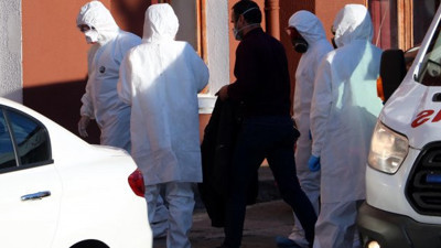 İranlı TIR şoförlerine coronavirüs kontrolü