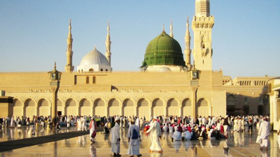 Umre ziyaretleri durduruldu