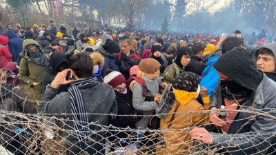 Sınırda son durum: Yunan askerlerinden sığınmacılara sert müdahale
