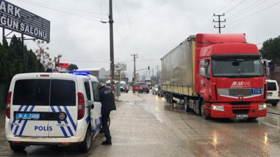 Tabancayla vurup, taksiden yola attılar!