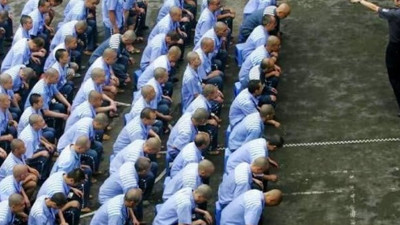 Çin Uygur Türklerini corona virüsün kucağına atıyor