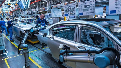 Otomobil devi BMW logosunu değiştirdi