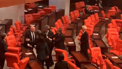 Meclis'te kavga: AKP'li ve CHP'li vekiller birbirine girdi!