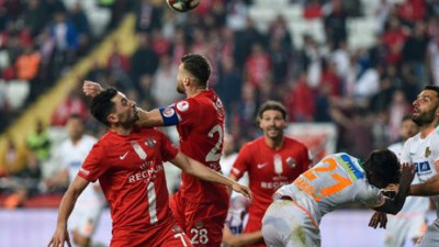 Alanyaspor deplasmandan avantajı ayrıldı