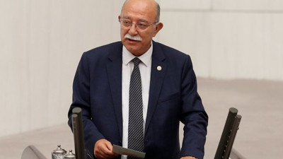 TBMM’de Andımız ve Bayrak şiiri tartışması