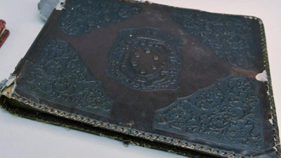 İnsan derisinden yapılmış fotoğraf albümü bulundu