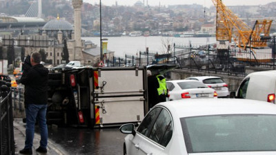 Unkapanı’ndaki kaza trafiği kilitledi