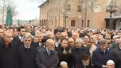 Şevket Kazan’ın cenaze töreninde dikkat çeken kare