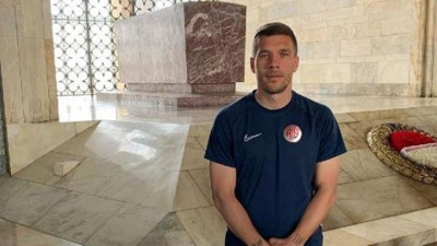 Podolski, Anıtkabir'i ziyaret etti