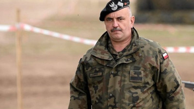 Polonya Genelkurmay Başkanı Jaroslaw Mika corona virüse yakalandı