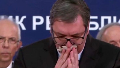 Aleksandar Vucic'in zor anları! Corona virüs açıklaması yaparken...