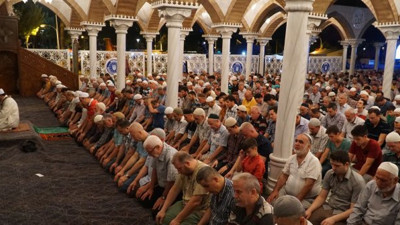 Koronavirüs nedeniyle cemaatle namaz kılınması yasaklandı!