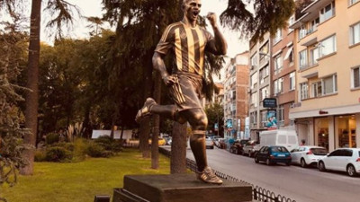 Heykeline maske takılan Alex’ten ilk yorum