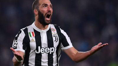 Yıldız futbolcu karantinadan kaçtı, polise yakalandı!