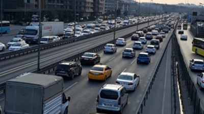 İstanbul'da toplu taşıma kullanımı azaldı ama trafik yoğunluğu devam ediyor