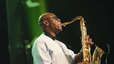 Emmanuel N'Djoke Dibango, korona virüse yenildi