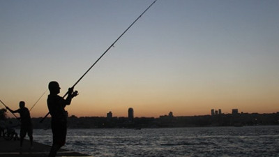 Üsküdar Belediyesi balık tutmayı yasakladı