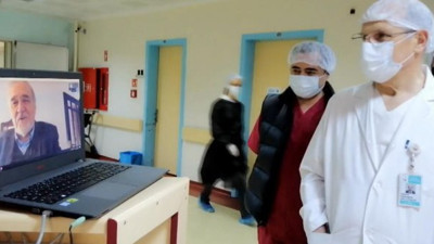 İlber Ortaylı sağlık çalışanlarıyla görüntülü görüştü