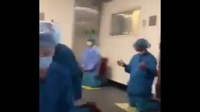 ABD'li doktorlar koridorlarda dua etti: "Bizi bu beladan kurtar"