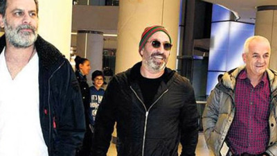 Zafer Algöz'den sahile akın edenlere gönderme!