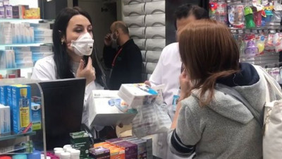 Eczanelerde ücretsiz maske dağıtımı başladı